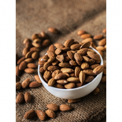 almond-3483931.jpg
